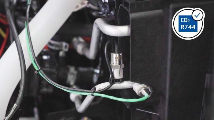 DDM Drucksensoren werden in einer Fahrzeugklimaanlagen zur Erprobung von neuen Kältemitteln eingesetzt | DDM pressure sensors are used in a vehicle air conditioning system for testing new refrigerants.
